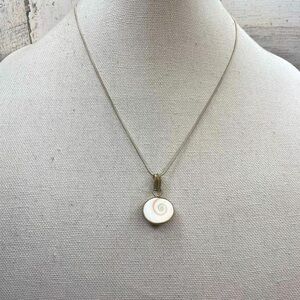 925 Sterling Silver 20” Chain With a Shiva Shell Pendant Unsigned Cute Necklace